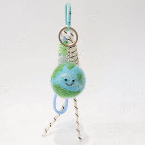 Image 蓝色地球羊毛毡钥匙扣挂件包饰创意... 0